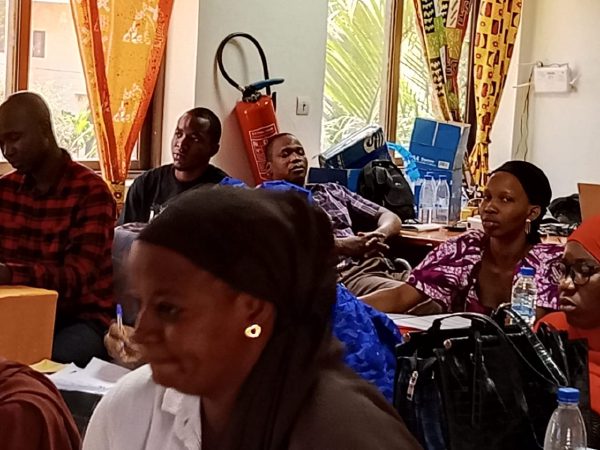 Participants pendant la lecture commentée des questionnaires